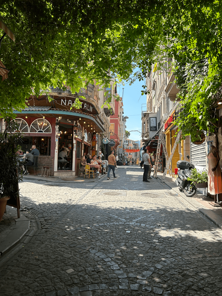 obiective turistice din Istanbul, cafenea Naftalin, cartier Balat