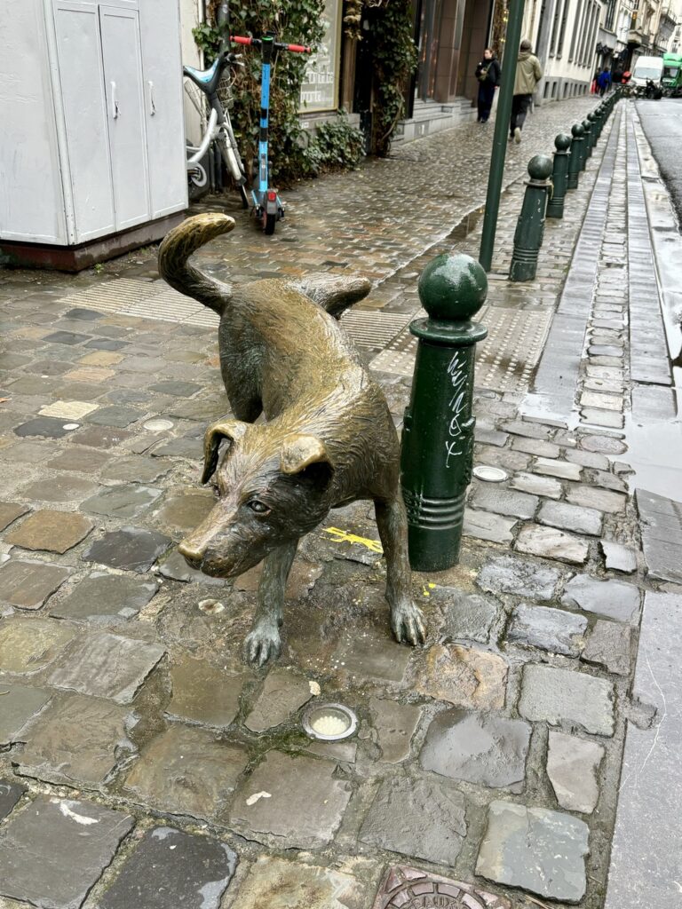 obiective turistice in Bruxelles zinneke pis